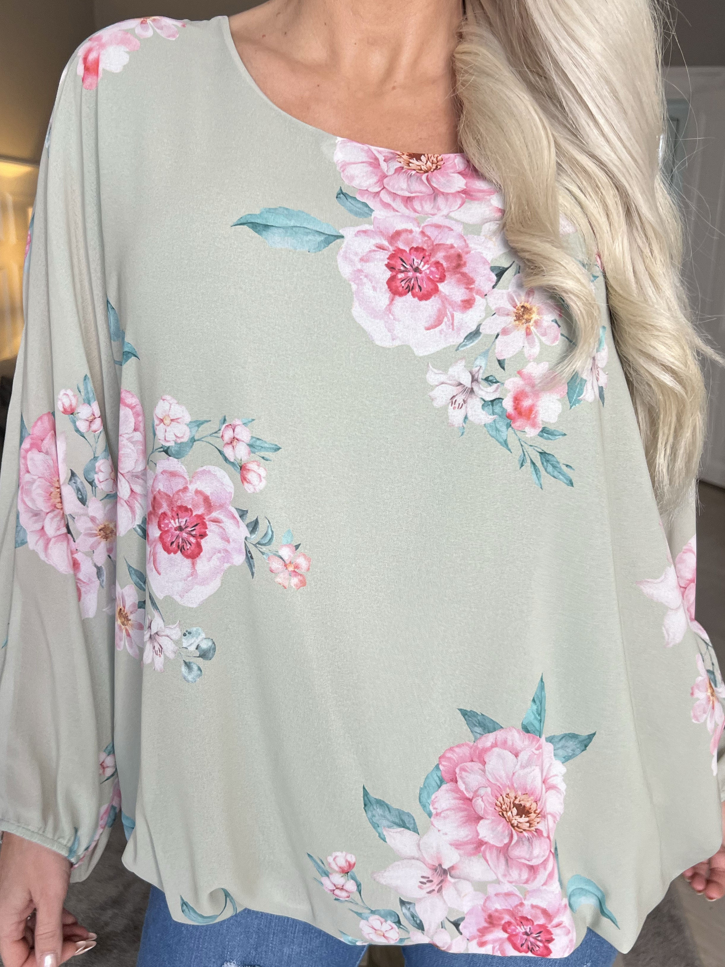 Destiny Rose - Blus i chiffong med bondrosor